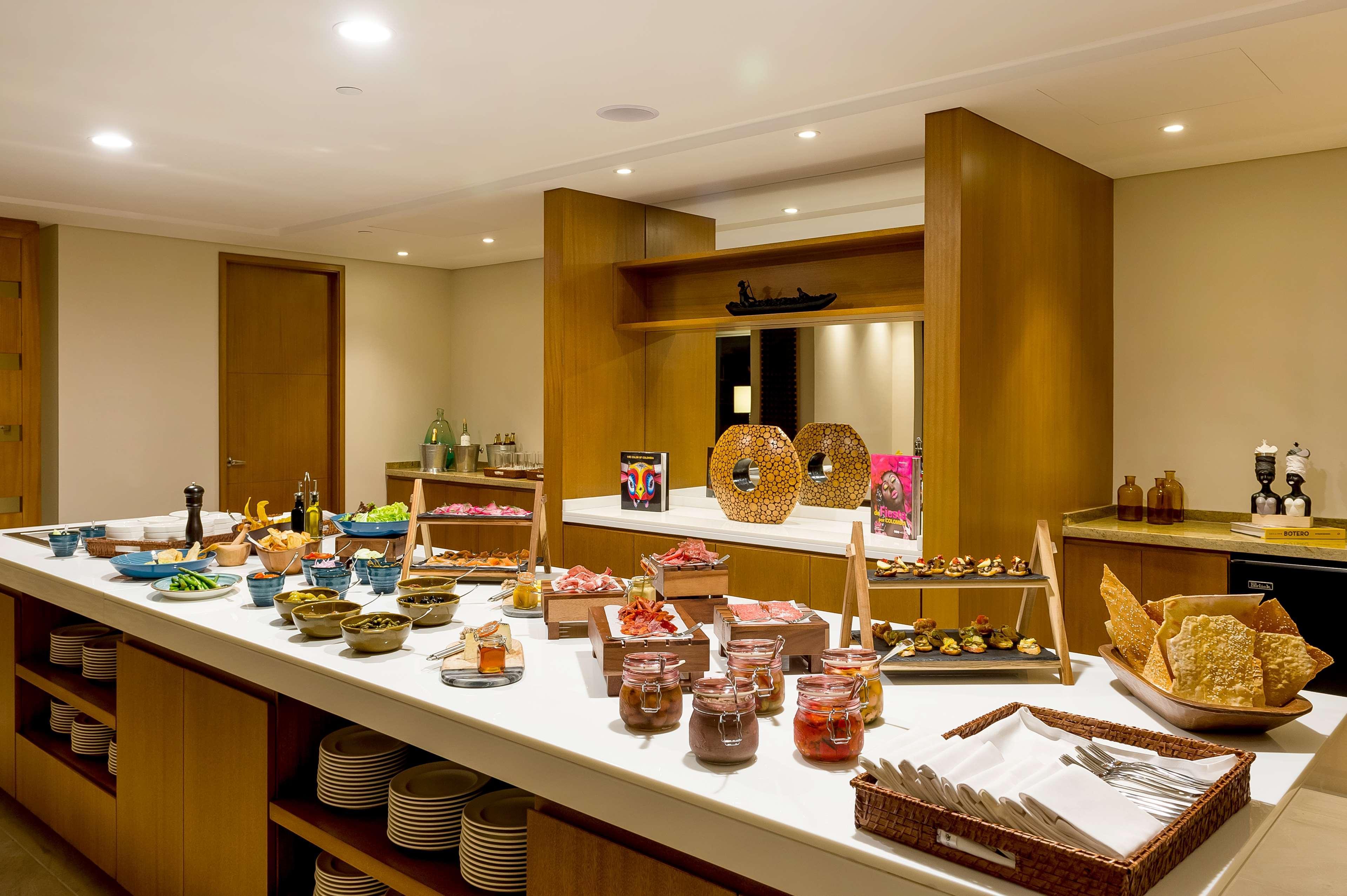Hyatt Regency Cartagena Hotel Luaran gambar A buffet at a hotel