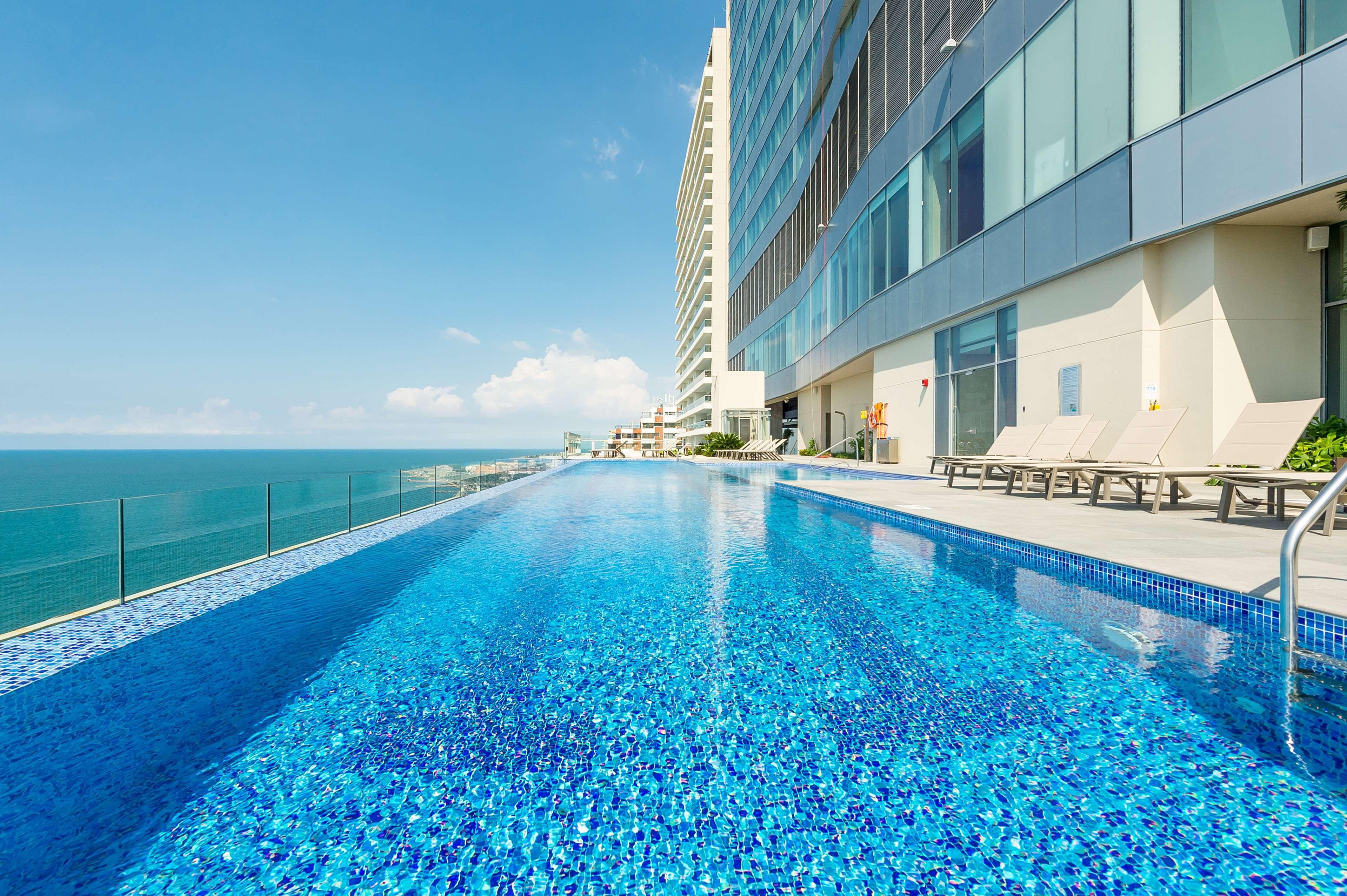 Hyatt Regency Cartagena Hotel Luaran gambar Infinity pool at the hotel